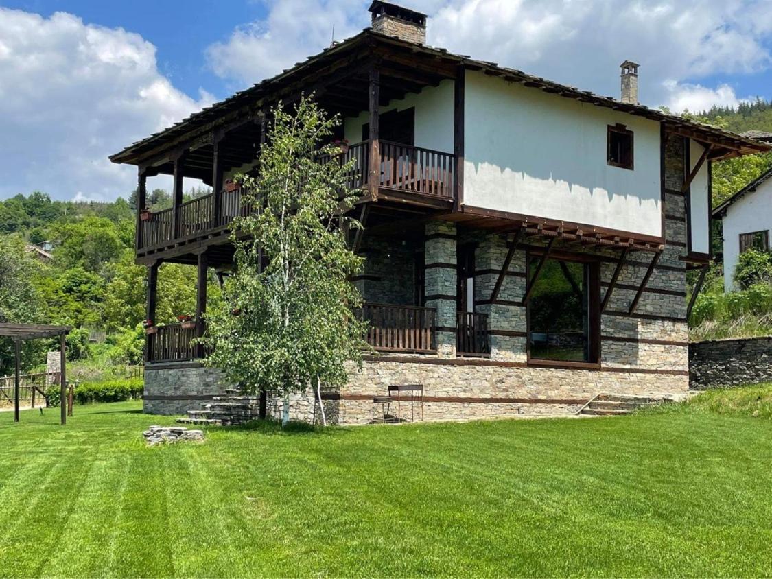 Leshten Guest Homes Exterior photo