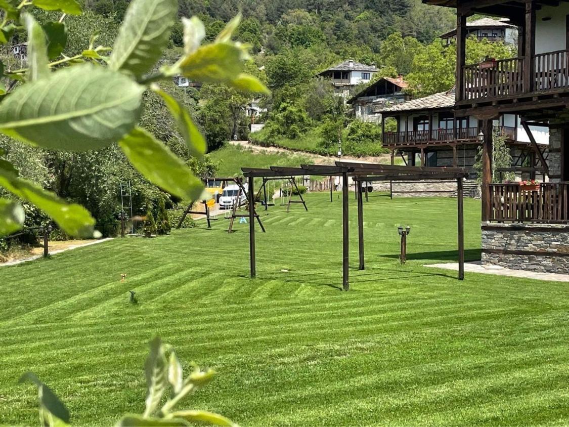Leshten Guest Homes Exterior photo